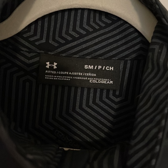 Under Armour women’s Cold Gear Infared Reflective Vest - Picture 4 of 6